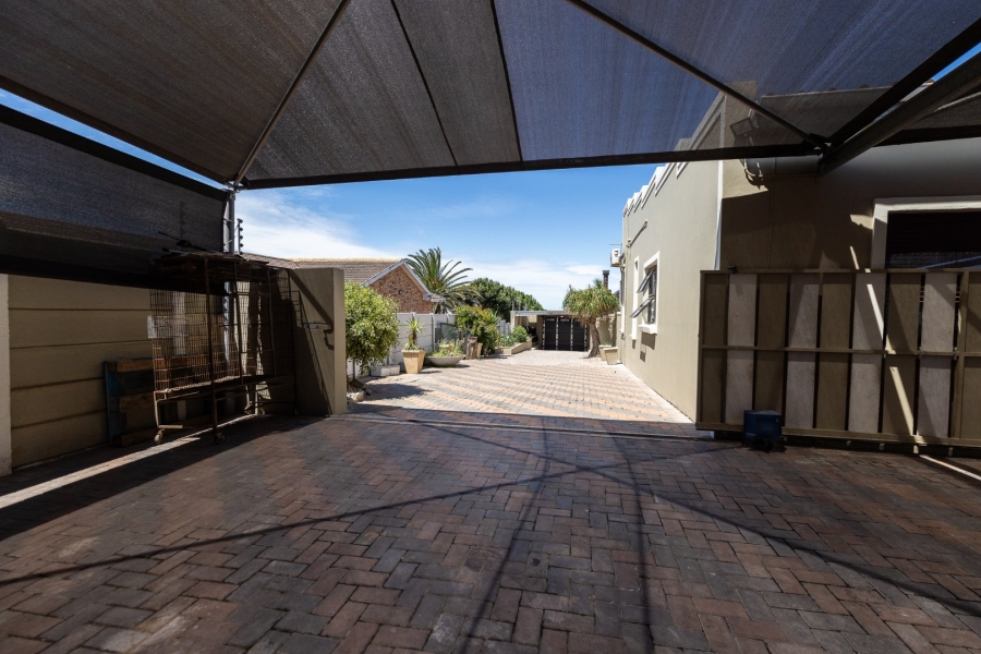 4 Bedroom Property for Sale in Bluewater Bay Eastern Cape